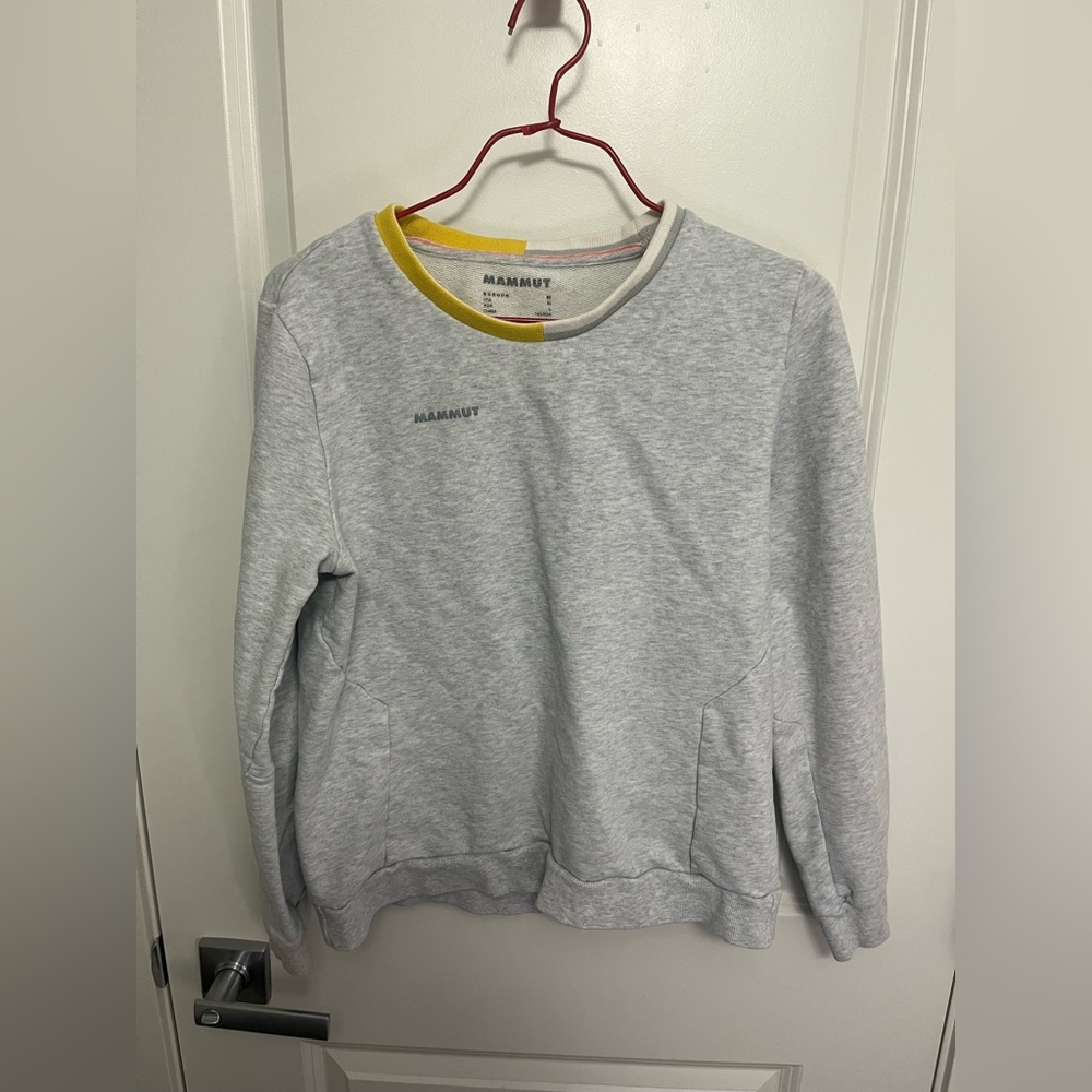 Mammut Women's Light Gray Crewneck Sweatshirt with Yellow Trim in size M